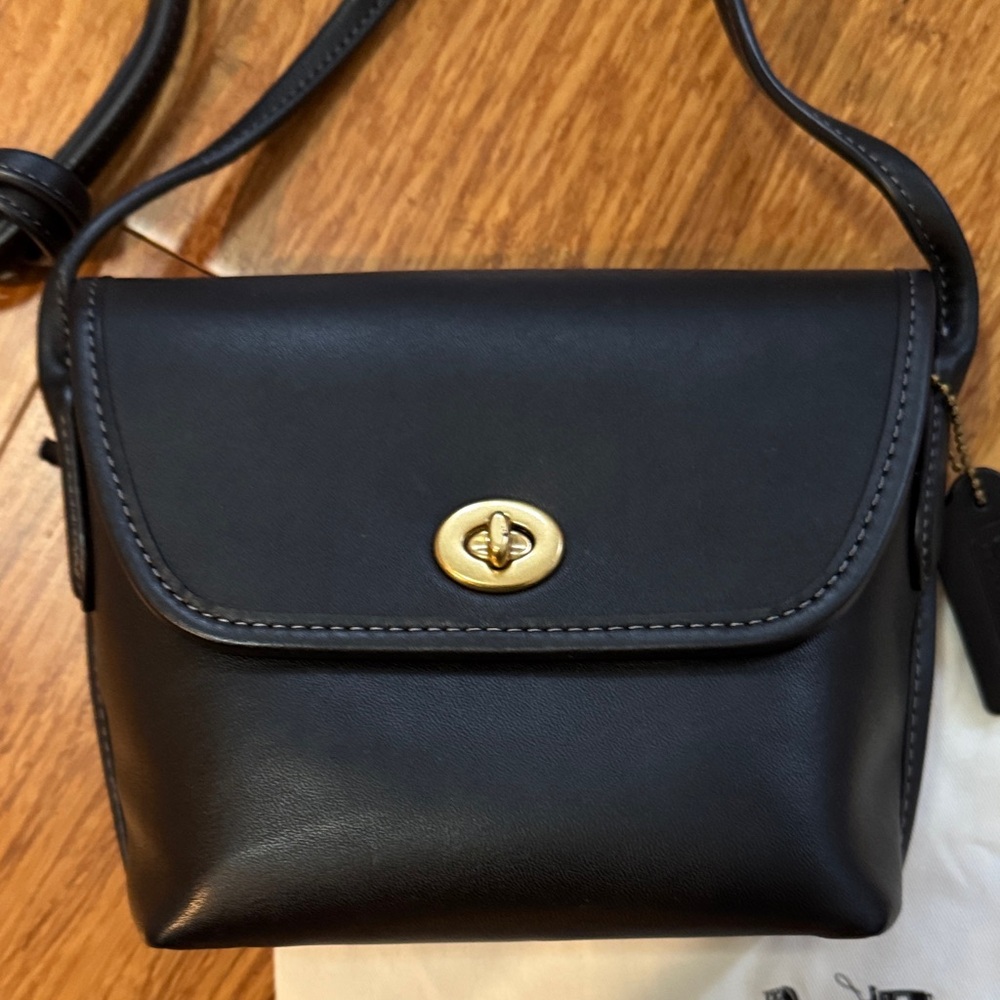 Coach Originals Turnlock Pouch Black Crossbody Bag with Gold Accents - Picture 2 of 9